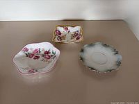 Overview of three porcelain trinket dishes