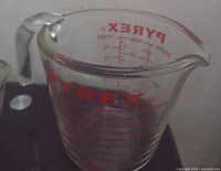 Pyrex 500 ml measuring cup with red scale