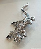 Full view of lizard brooch showing overall design and tail