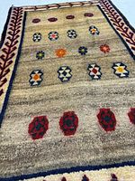 Perspective view of rug surface and pile quality