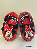 Full pair of Minnie Mouse kids slippers upright