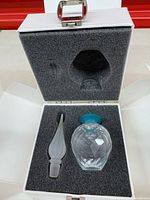 Bottle body, stopper, and presentation case interior