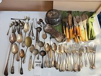 Overview of all flatware and dishes