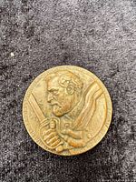 Obverse showing Robert E. Lee bust, inscriptions and diameter perspective