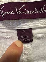 Brand label Gloria Vanderbilt and size tag 6