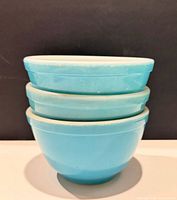 Three turquoise Pyrex bowls stacked