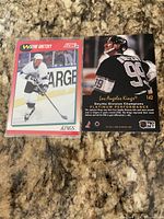 Front of 1991 Score Wayne Gretzky card and back of 1992 Pro Set Platinum Performance card