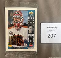 Front of sealed Patrick Roy oversized card