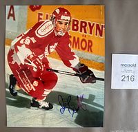 Full view of signed 8" x 10" photo