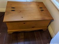 Closed blanket chest top view showing hinges and finish