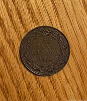 Reverse of 1918 Canadian large cent showing date and wreath