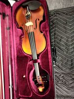 Yamaha full-size violin in burgundy-lined hard case
