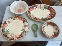 Full set: two platters, two bowls, spoon rest