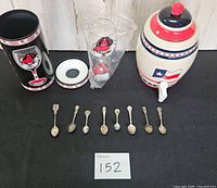Overview of all items including glass, container, dispenser and spoons
