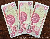 Fronts of three consecutive 5 Centavos banknotes