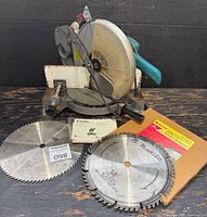 Saw with blades, manual and accessories