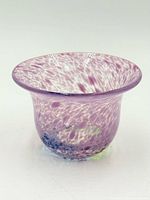 oblique view showing shape, colors, rim flare