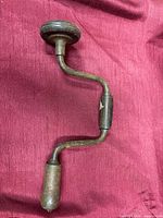Full view of the vintage brace hand drill
