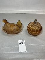 Overview of both amber glass covered dishes