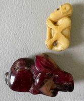 Top-down view of both animal miniatures