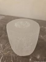 Front view showing cylindrical selenite holder