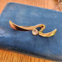 Brooch front on blue fabric showing overall design