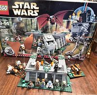 Box front with assembled set and minifigures displayed