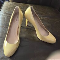 Top view of both pumps showing patent finish and overall condition