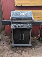 Front view of Napoleon Rogue 425-SIB propane BBQ grill