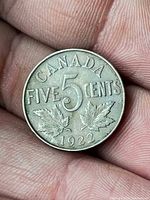 Reverse of 1922 Canadian 5-cent coin showing maple leaves and date