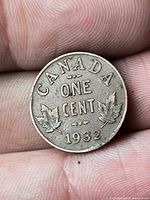 Reverse of 1932 Canada one cent coin showing maple leaves and date
