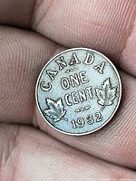 Reverse side showing CANADA ONE CENT 1932 with maple leaves