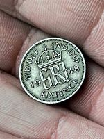 Reverse side of 1948 sixpence coin showing crowned GR monogram, date and denomination