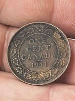 Reverse view ONE CENT CANADA 1911 with maple leaf wreath