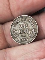 Reverse side with CANADA ONE CENT 1935 and maple leaves