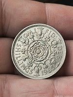 Reverse of 1965 two shillings coin showing Tudor rose design and date
