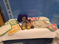 Overall view of all items in lot on table