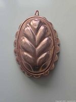 Front view showing wheat sheaf design and hanging loop