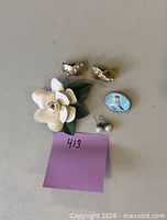 All jewellery items in lot displayed together on table