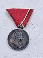 Front view of medal with Emperor Franz Joseph I portrait and inscription