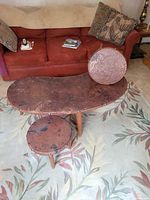 Kidney-shaped table with two round stools under it