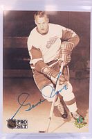Front of signed Gordie Howe Pro Set card
