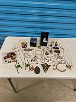 Full lot overview on table