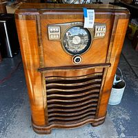 Front view of Zenith wooden console radio showing cabinet design and controls