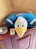 Plush pillow and plate overview