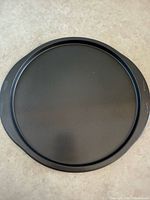 Round non-stick pizza pan