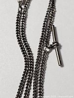 Close-up of curb links and fixed T-bar