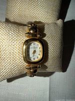 Front view showing dial, bezel and cushion