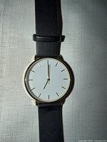 Front view showing dial, case and strap texture
