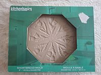Front of boxed Kitchen Basics shortbread mold showing product and branding